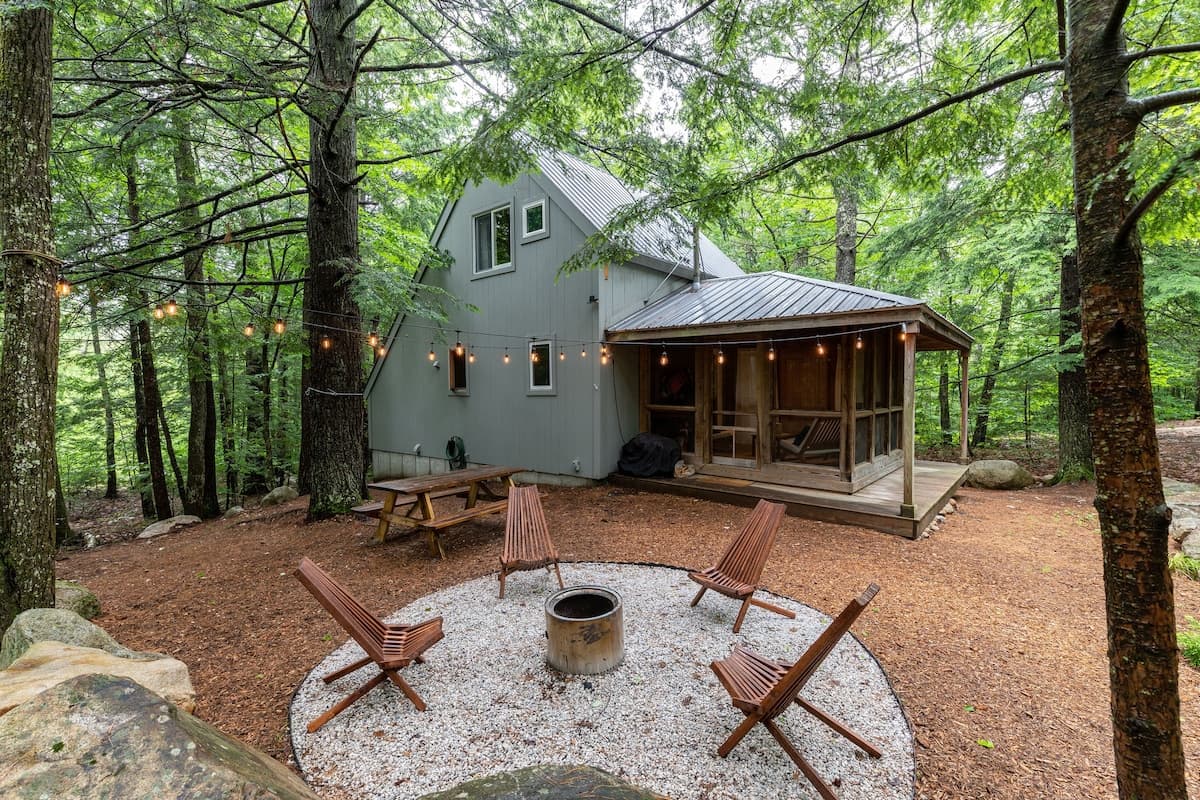 Casa Cedro cedar cabin in a New Hampshire pine grove with a fire pit